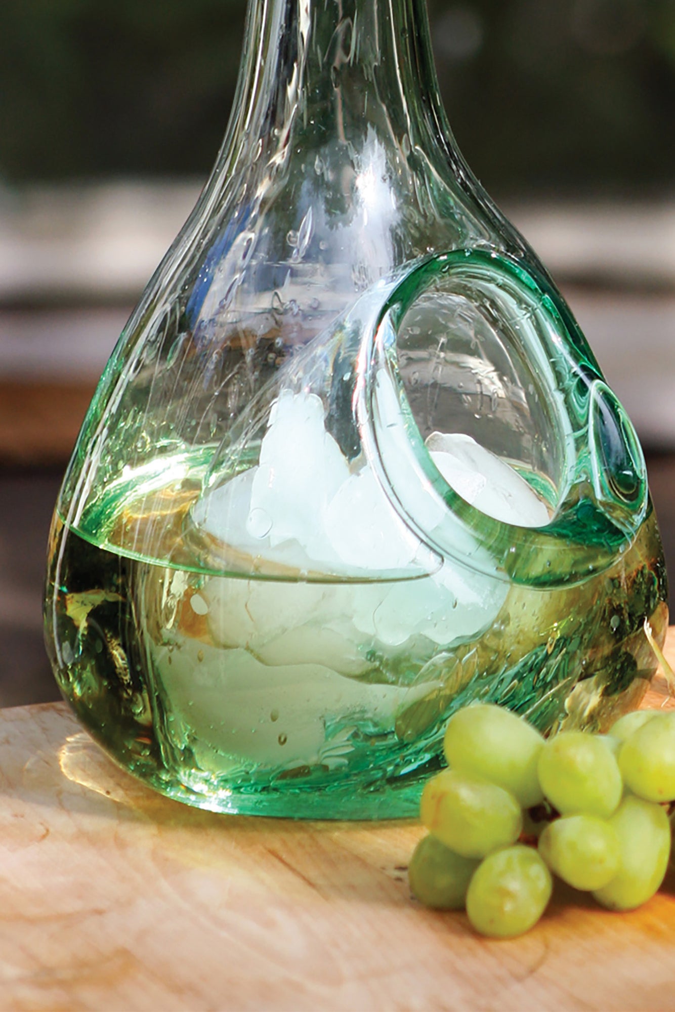 Modern Glass Wine Decanter With Ice Pocket Woodwaves