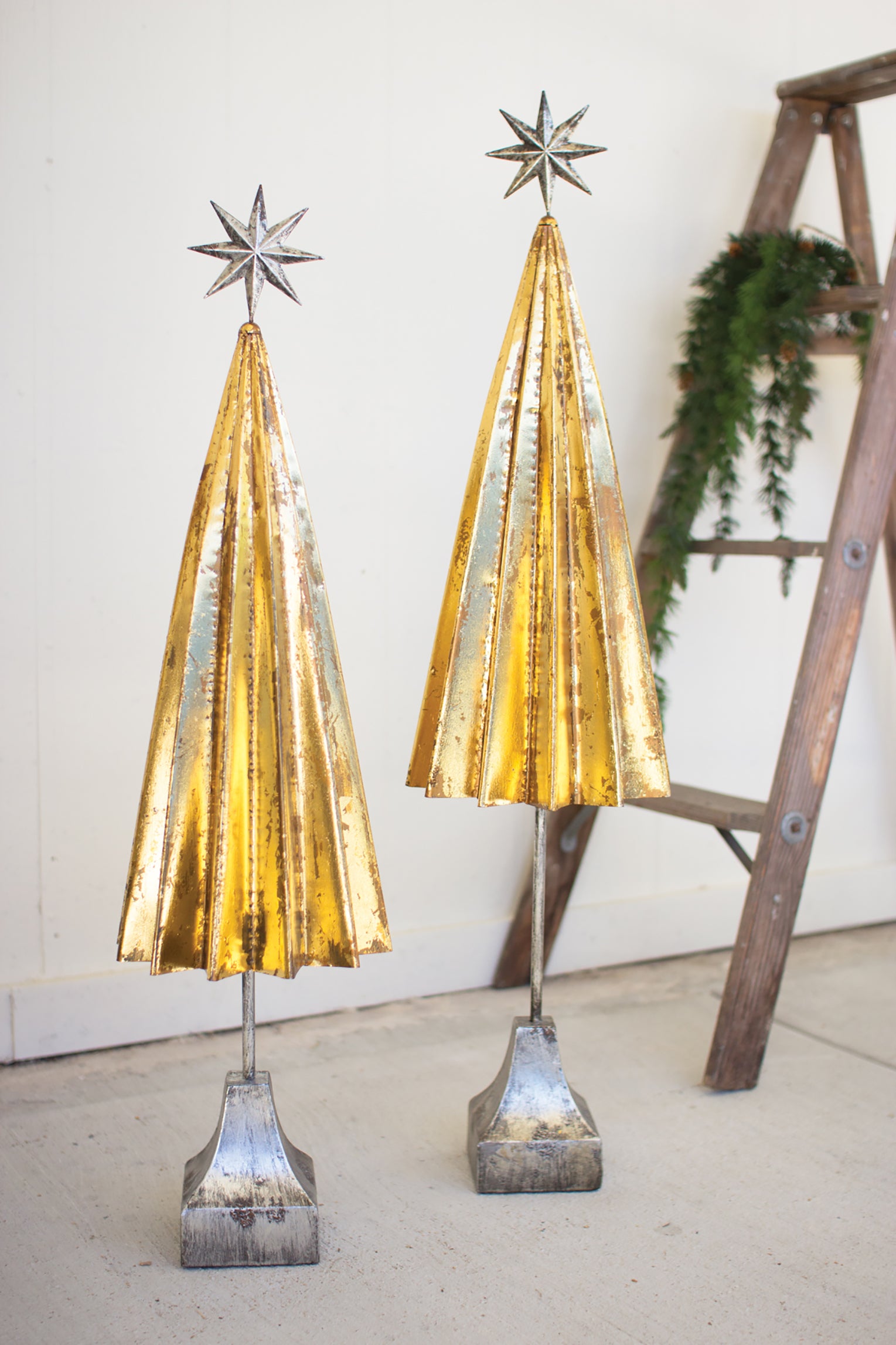 Large Gold Metal Metal Christmas Trees With Stars - Set of 2
