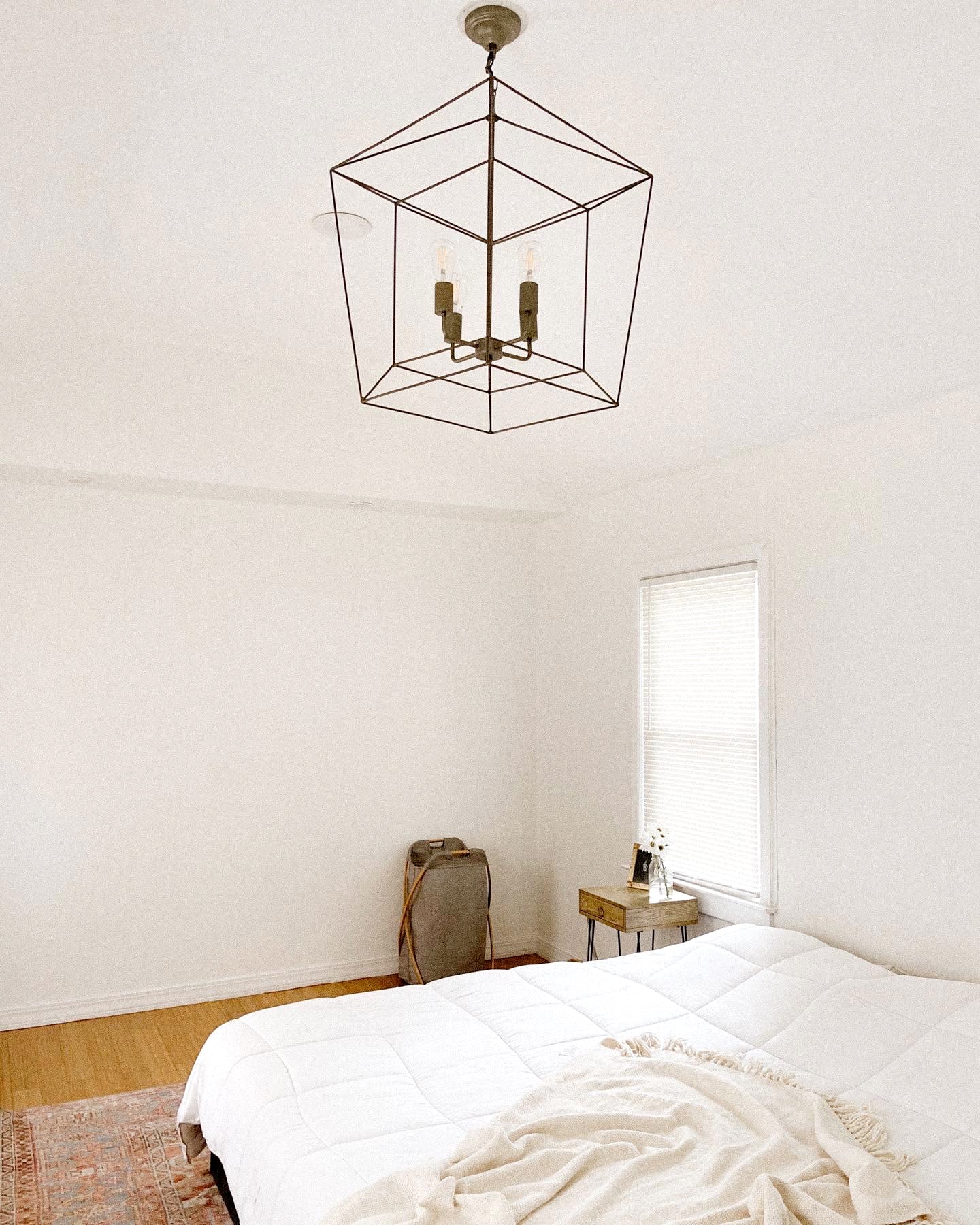 Industrial Modern Metal Wire Chandelier With 4 Lights