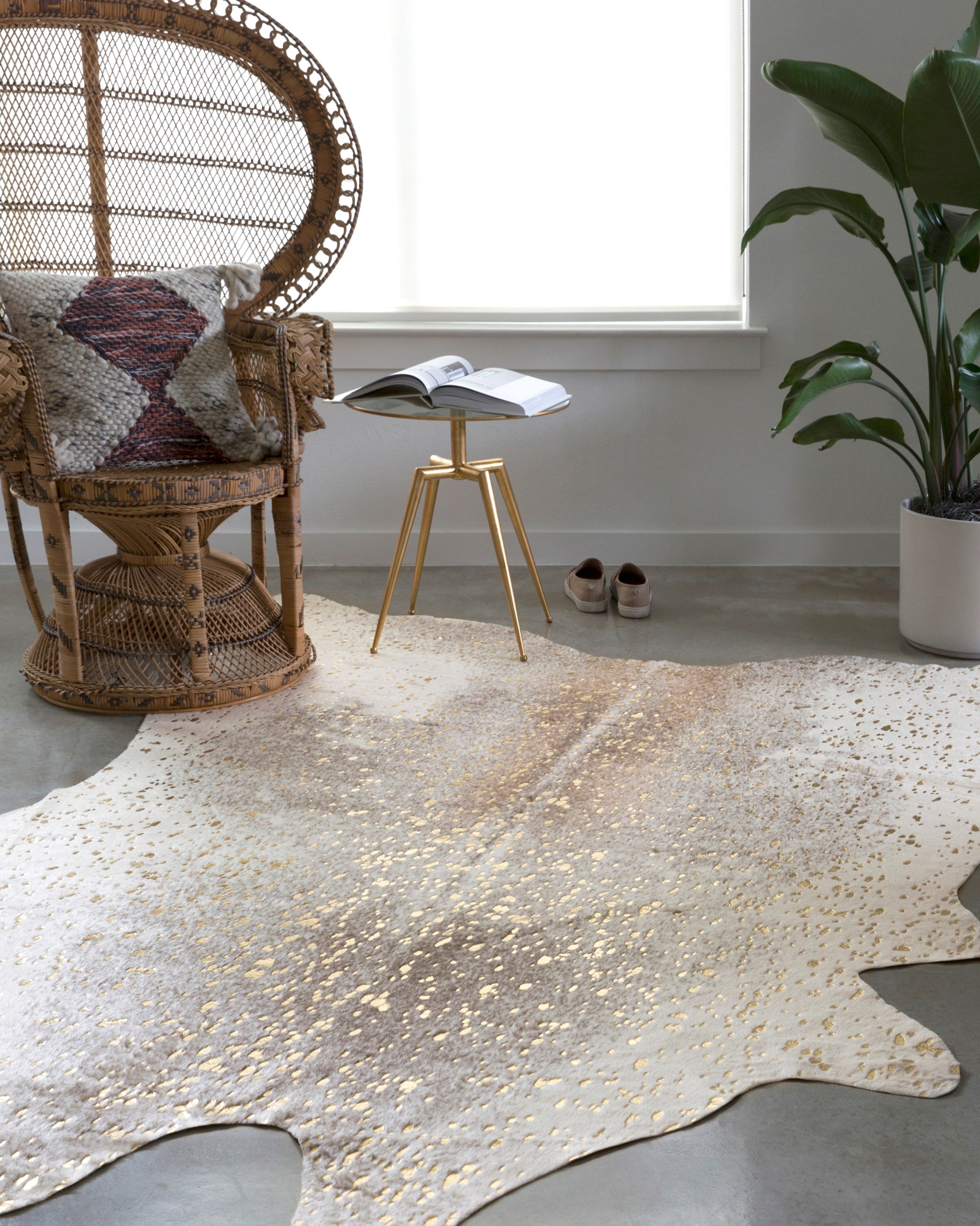 Ivory Gray Cowhide Rug With Gold Details