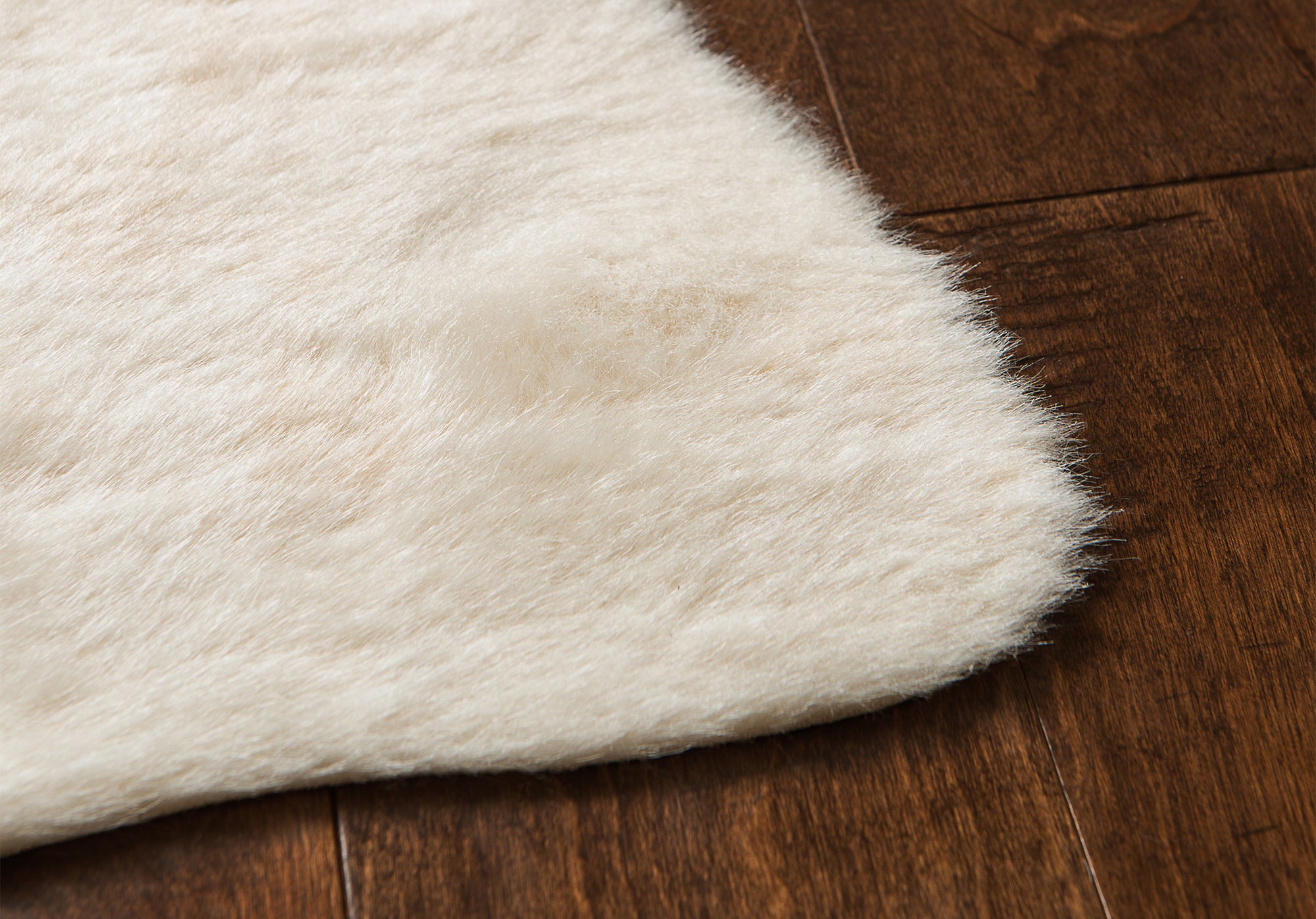 Ivory White Sheepskin Rug: Sheepskin Town